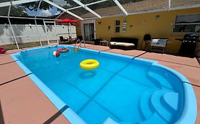 Cozy Family Home In Tampa With Private & Heated Pool, Pool Table And Kids Play Area
