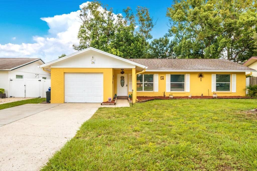 Cozy Family Home In Tampa With Private & Heated Pool, Pool Table And Kids Play Area Exterior photo